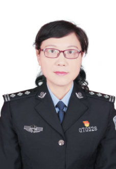 山西省劳模、忻州市公安局交警支队张晋兰：“警花”的