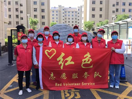 忻州红色志愿服务队组织志愿者积极配合龙岗社区开展创卫工作