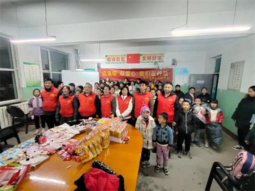 忻州市爱心公益协会走进令归小学送去对困难学生的关怀和学习用品