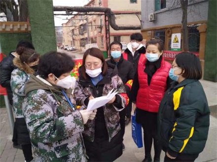 七府坟西街社区志愿者加强疫情管理保证居民正常生活
